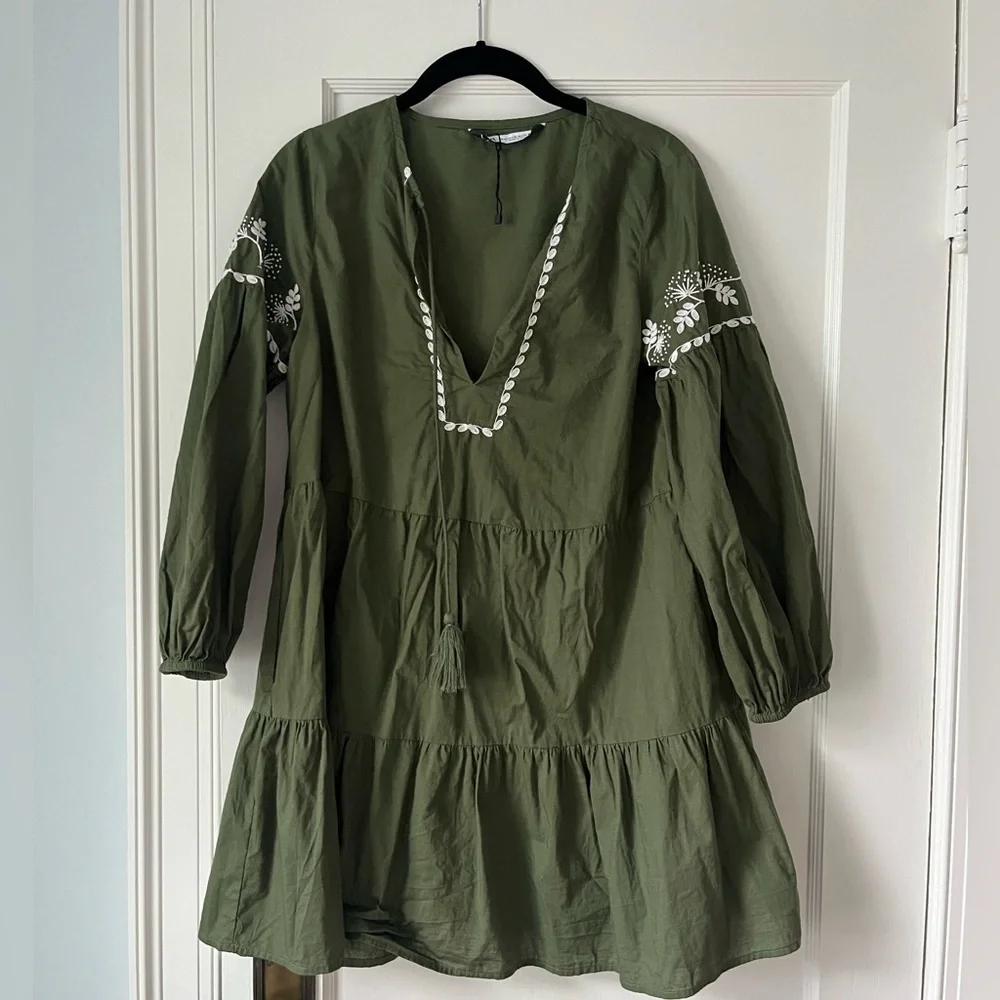 Zara Mini Green Embroidered Dress Like New - Picture 2 of 9